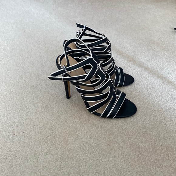 Express- black and white heels - Picture 1 of 4